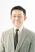 柳 与志夫氏