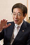鈴木俊美氏