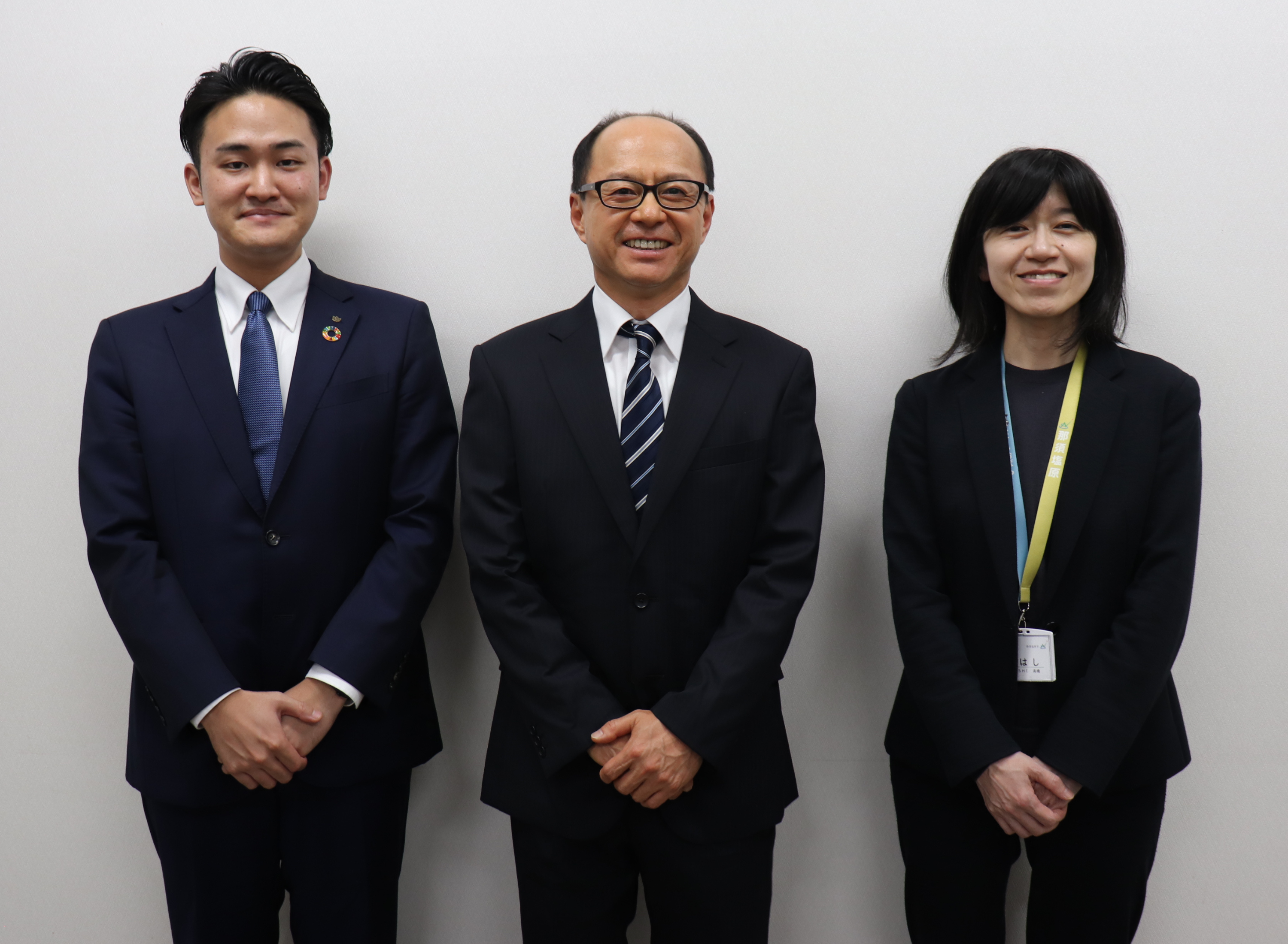 大和証券（株）・山本将史さん（左）、那須塩原市会計管理者兼会計課長・五十嵐岳夫さん（中）、同課長補佐兼歳入係長・高橋美由紀さん。