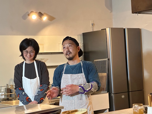 大塚達哉さんと珠美さんの写真。