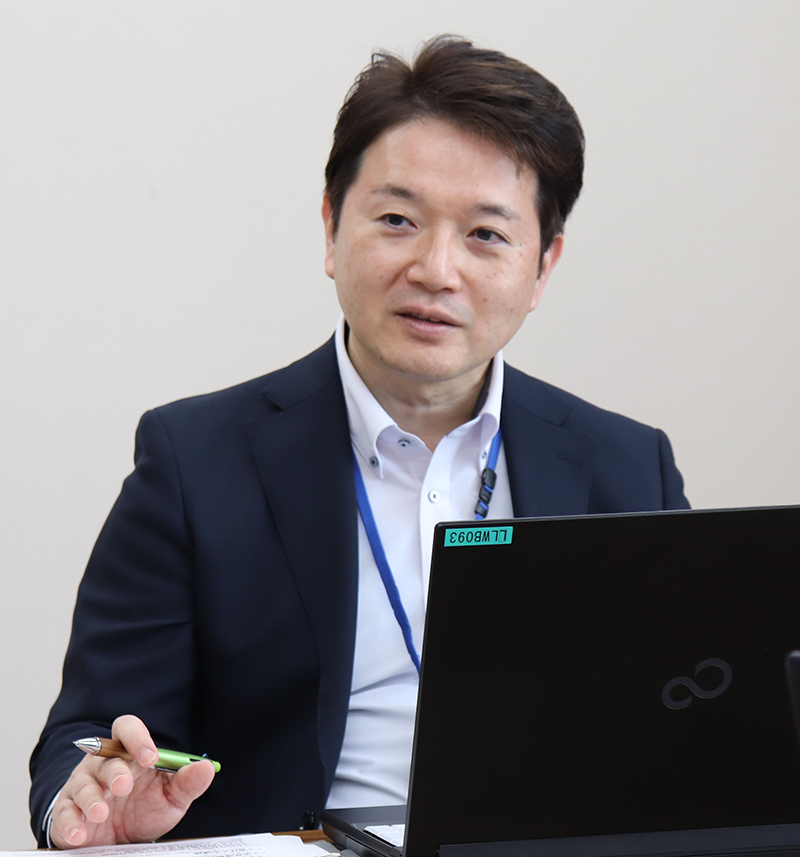 八街市納税課副主幹・収税第一係長の佐藤竜一さん