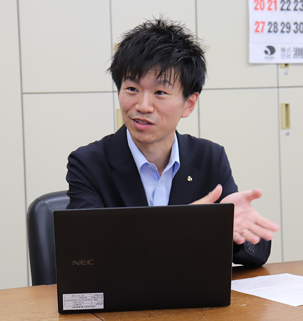 群馬県総務部財政課課長・田中佑典さん。