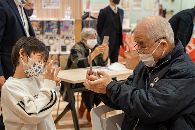 「自治体DXナビ14」 スマホ教室の様子