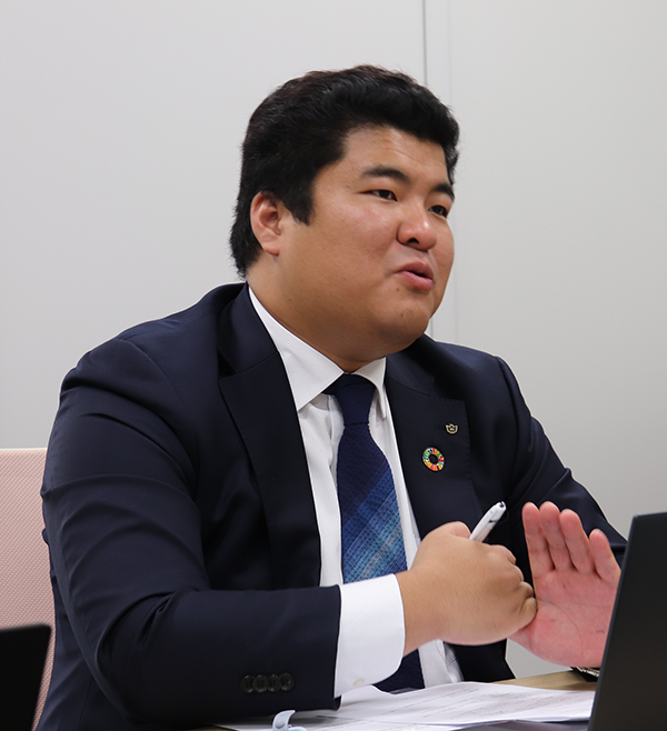 大和証券（株）デット・キャピタルマーケット第二部公共債二課長代理・畑知弘さん。