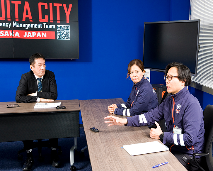 鼎談の様子の写真