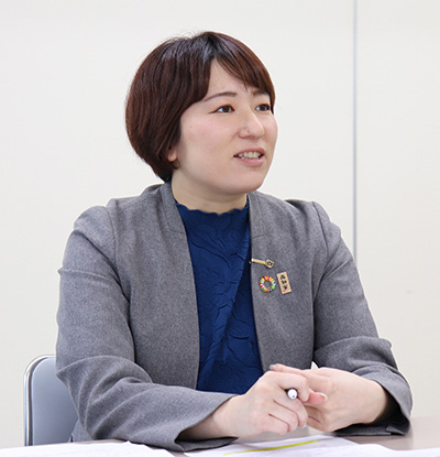 大和証券（株）デット・キャピタルマーケット第二部公共債二課上席課長代理・平澤里佳さん。の写真