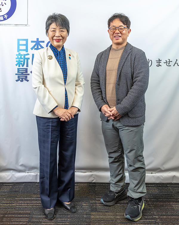 上川陽子さん、久野譜也さんの写真