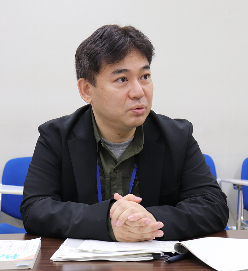 函館市市民部国保年金課収納管理担当主査・山内豊さん。