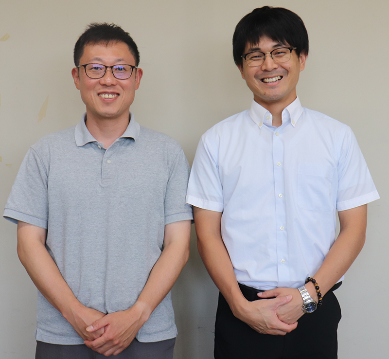 左から中西良太主査、橋ノ口奎太主任